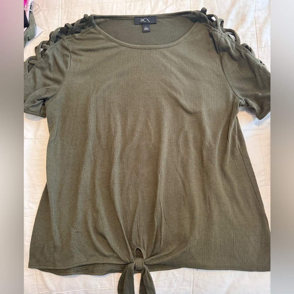 Like new-women’s top with semi exposed sleeves -and tie on bottom